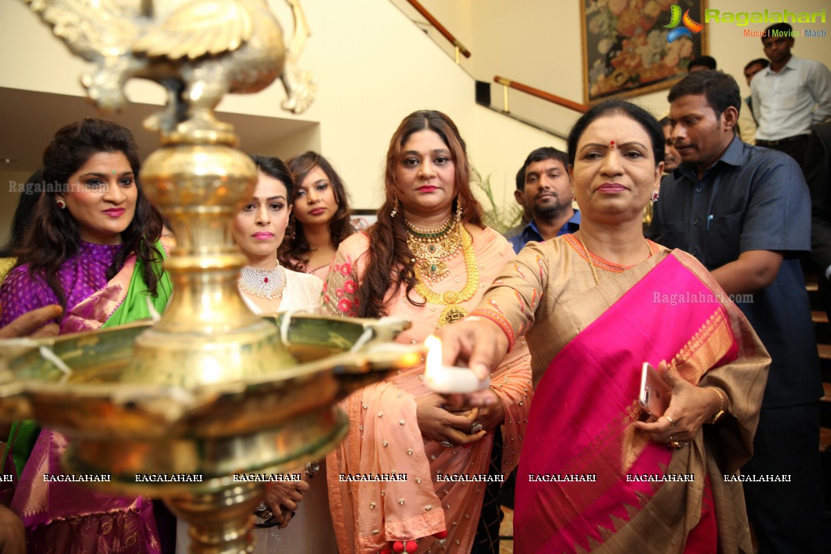 Exotic Jewellery Show By Amita Solanki at Taj Krishna Banquets - Hosted By Manisha Kapoor & Manali Thakur