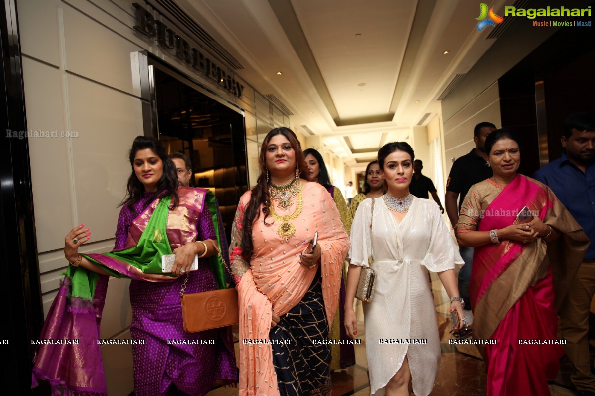 Exotic Jewellery Show By Amita Solanki at Taj Krishna Banquets - Hosted By Manisha Kapoor & Manali Thakur