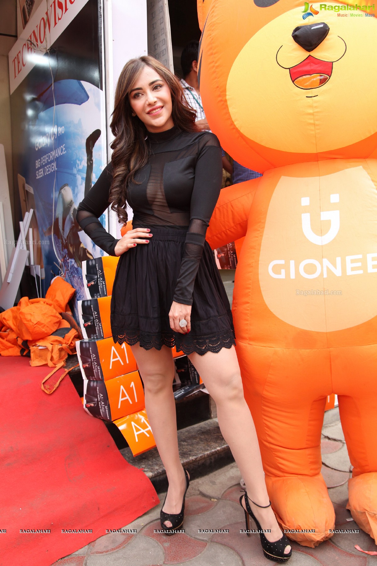 Angela Krislizki launches Gionee A1 Smart Phone at Technovision Mobiles, Banjara Hills, Hyderabad