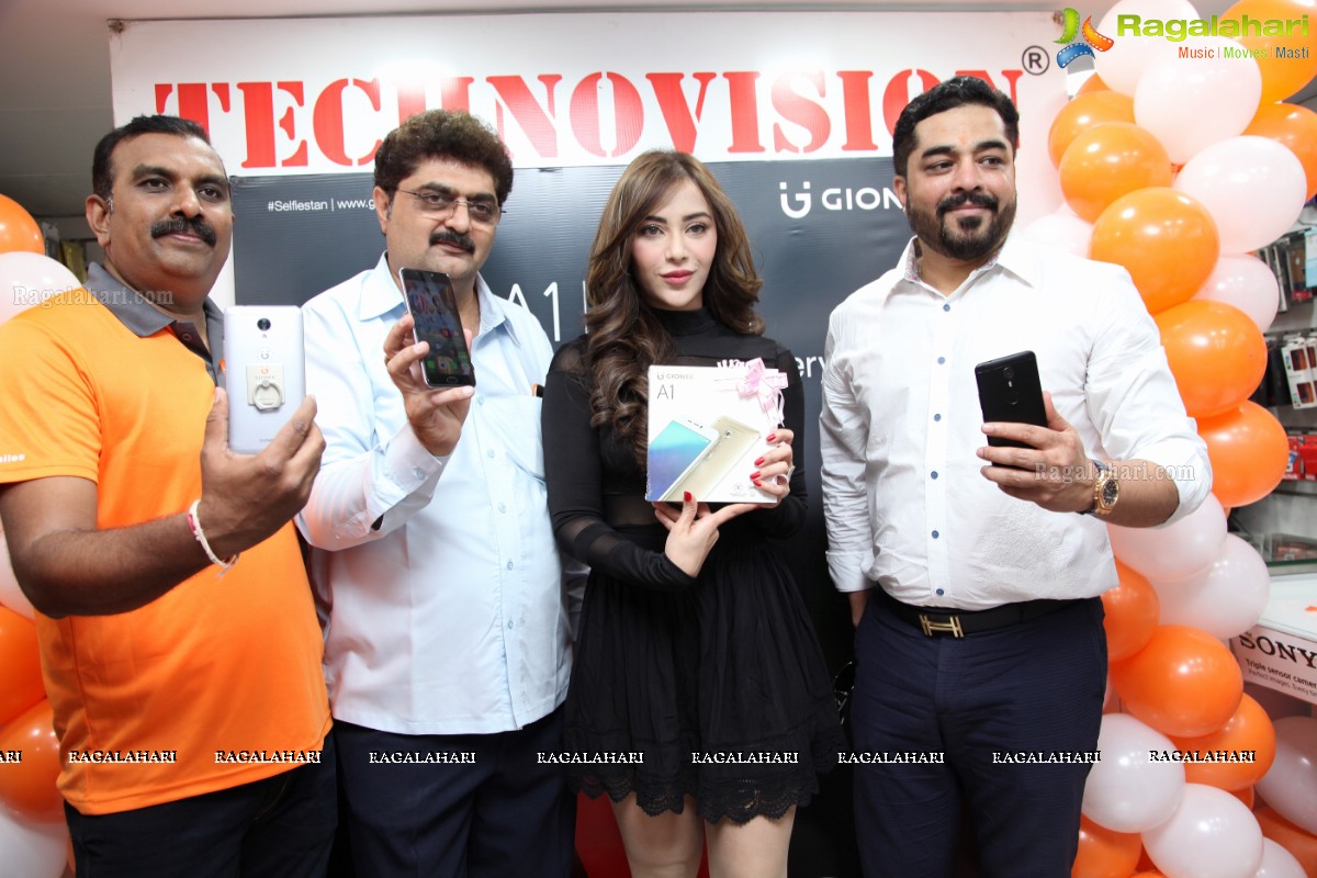 Angela Krislizki launches Gionee A1 Smart Phone at Technovision Mobiles, Banjara Hills, Hyderabad