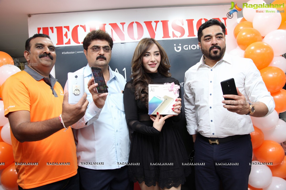 Angela Krislizki launches Gionee A1 Smart Phone at Technovision Mobiles, Banjara Hills, Hyderabad