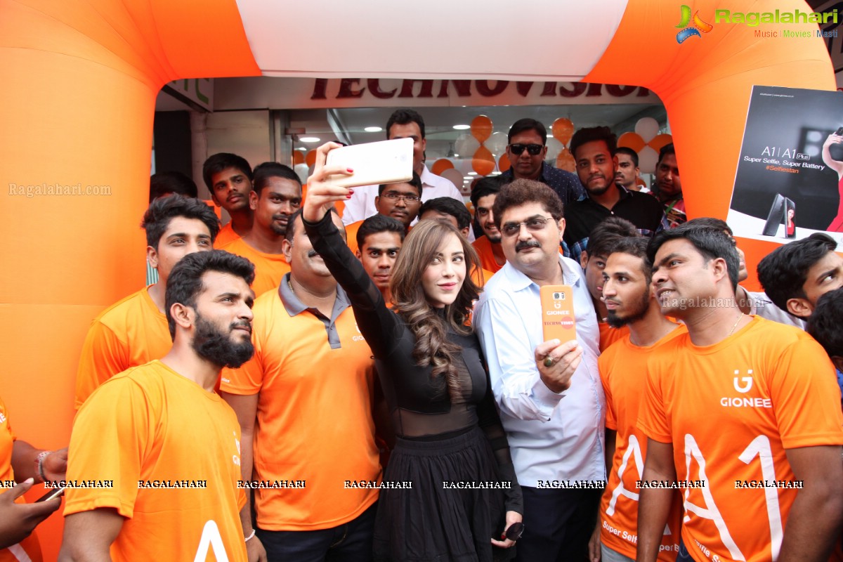 Angela Krislizki launches Gionee A1 Smart Phone at Technovision Mobiles, Banjara Hills, Hyderabad