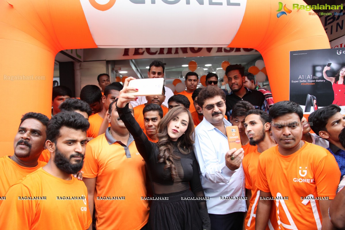 Angela Krislizki launches Gionee A1 Smart Phone at Technovision Mobiles, Banjara Hills, Hyderabad