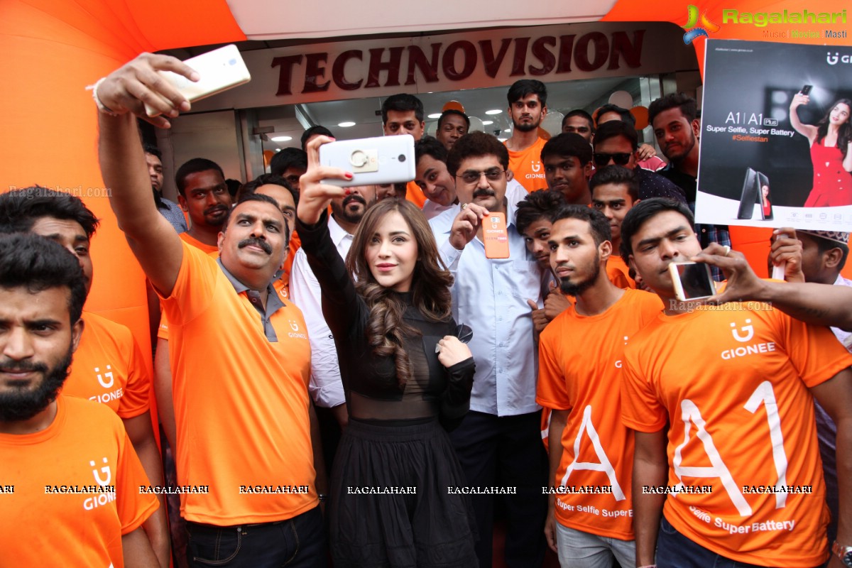 Angela Krislizki launches Gionee A1 Smart Phone at Technovision Mobiles, Banjara Hills, Hyderabad