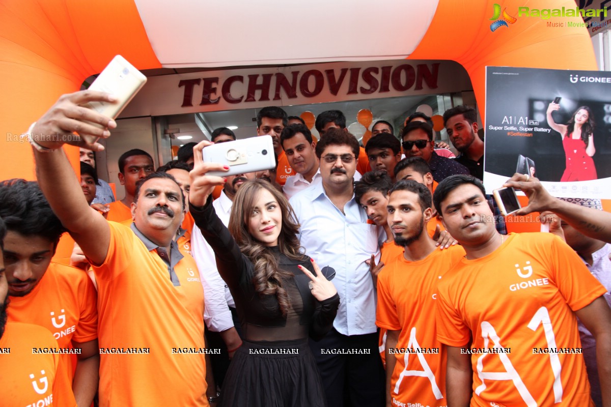 Angela Krislizki launches Gionee A1 Smart Phone at Technovision Mobiles, Banjara Hills, Hyderabad