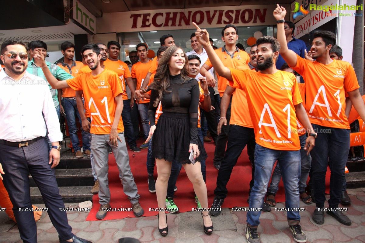 Angela Krislizki launches Gionee A1 Smart Phone at Technovision Mobiles, Banjara Hills, Hyderabad