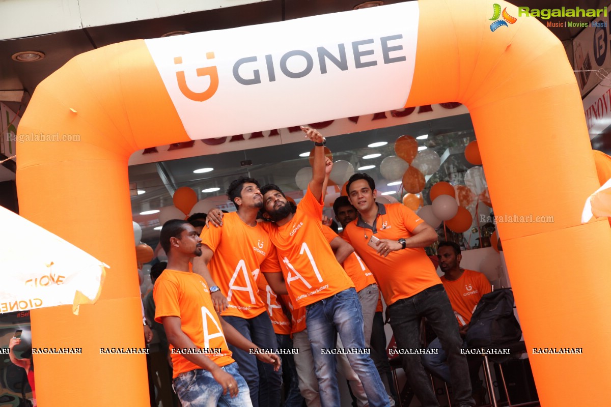 Angela Krislizki launches Gionee A1 Smart Phone at Technovision Mobiles, Banjara Hills, Hyderabad