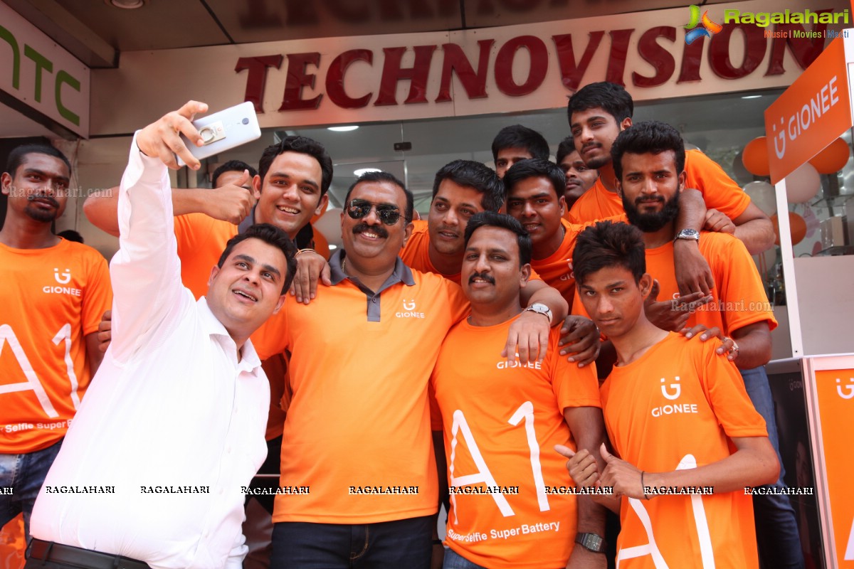 Angela Krislizki launches Gionee A1 Smart Phone at Technovision Mobiles, Banjara Hills, Hyderabad