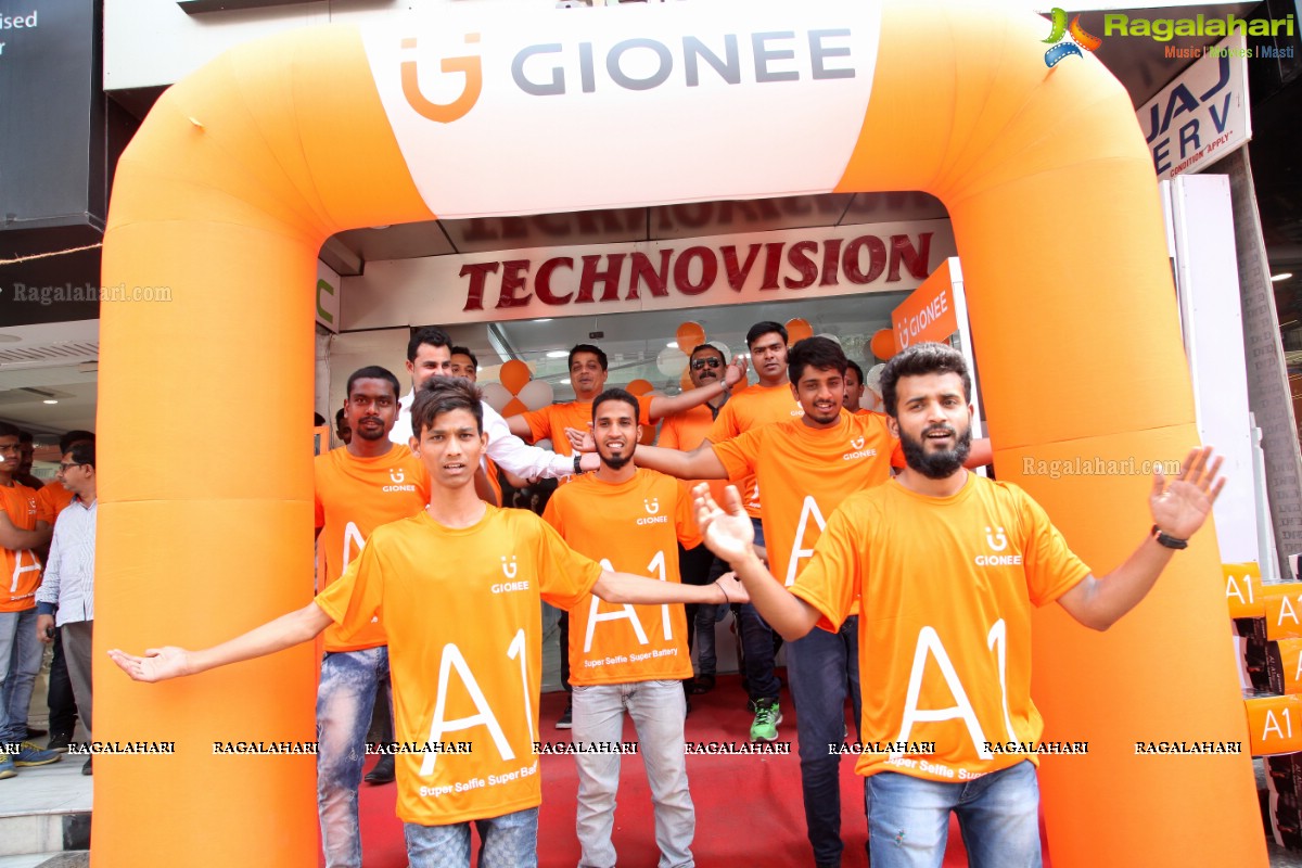 Angela Krislizki launches Gionee A1 Smart Phone at Technovision Mobiles, Banjara Hills, Hyderabad