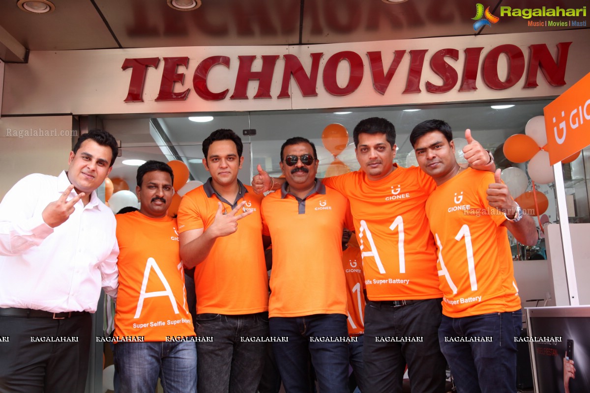 Angela Krislizki launches Gionee A1 Smart Phone at Technovision Mobiles, Banjara Hills, Hyderabad