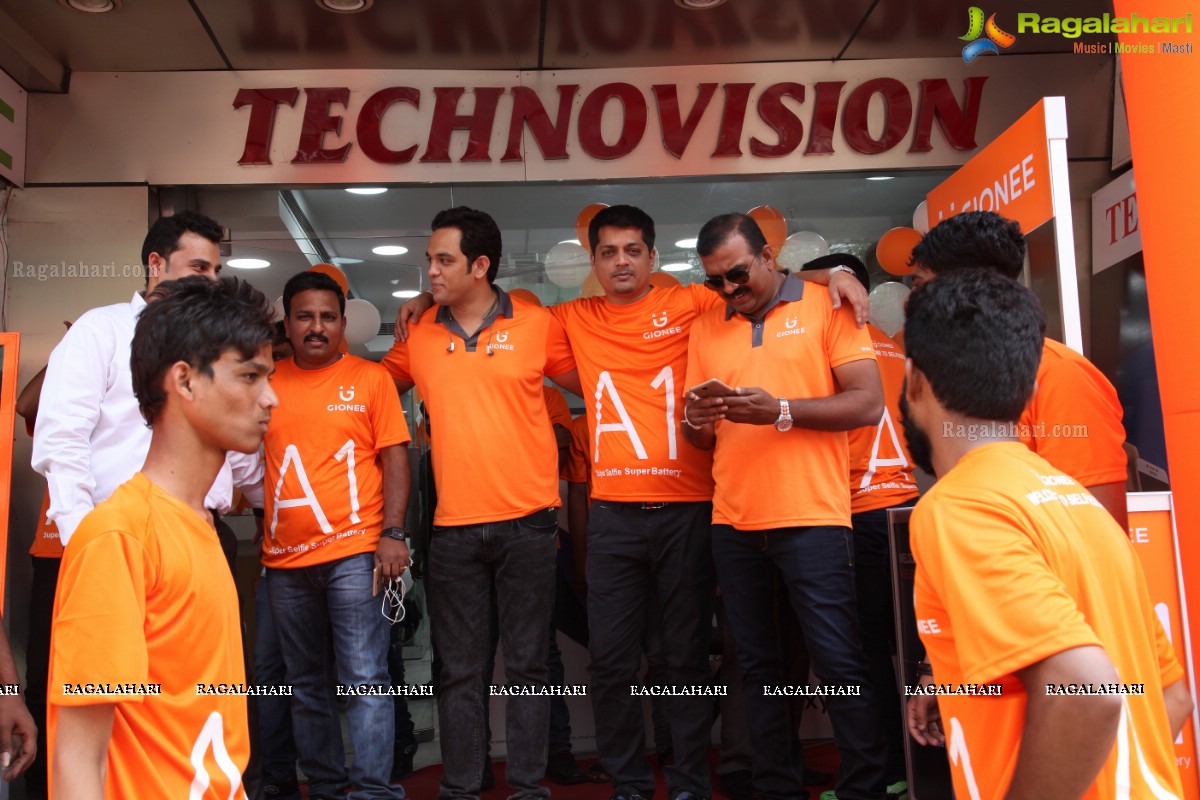 Angela Krislizki launches Gionee A1 Smart Phone at Technovision Mobiles, Banjara Hills, Hyderabad