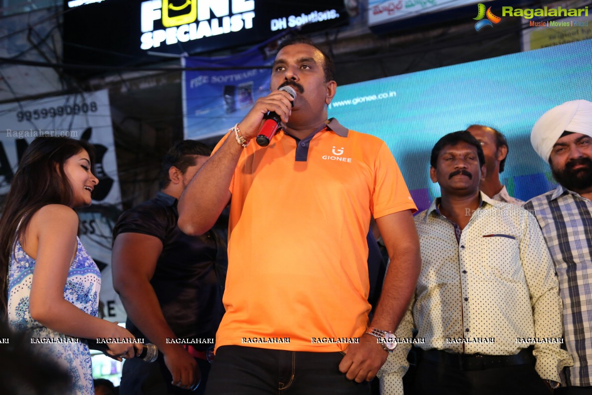 Archana Unveils Gionee A1 Selfiestaan Smartphone at Jagdish Market, Hyderabad