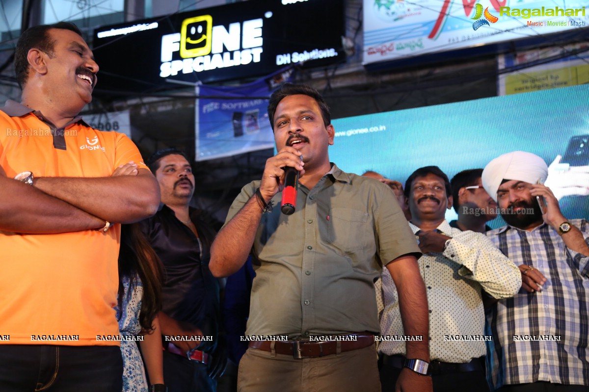 Archana Unveils Gionee A1 Selfiestaan Smartphone at Jagdish Market, Hyderabad