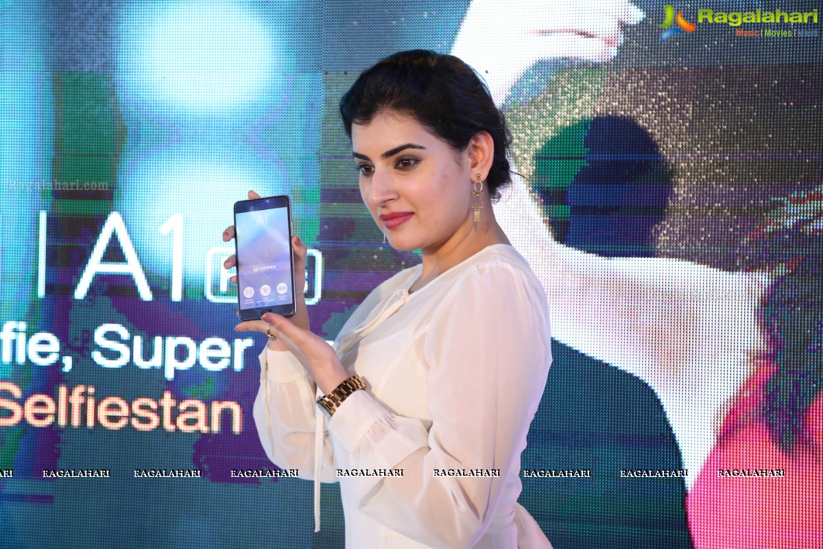 Archana Unveils Gionee A1 Selfiestaan Smartphone at Jagdish Market, Hyderabad