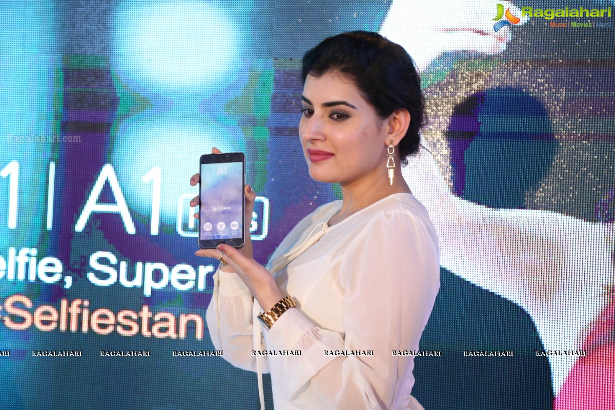 Archana Unveils Gionee A1 Selfiestaan Smartphone at Jagdish Market, Hyderabad