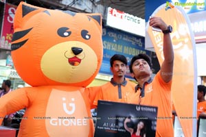 Archana Unveils Gionee A1 Selfiestaan Smartphone