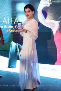 Archana Unveils Gionee A1 Selfiestaan Smartphone