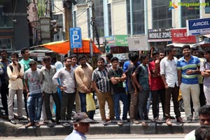 Shriya inaugurats Kancheepuram VRK Silks