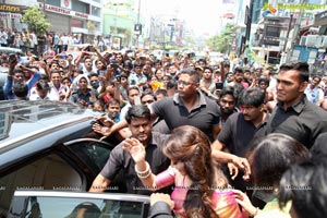 Shriya inaugurats Kancheepuram VRK Silks