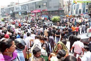 Shriya inaugurats Kancheepuram VRK Silks