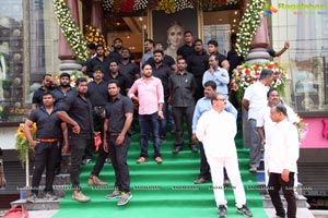 Shriya inaugurats Kancheepuram VRK Silks