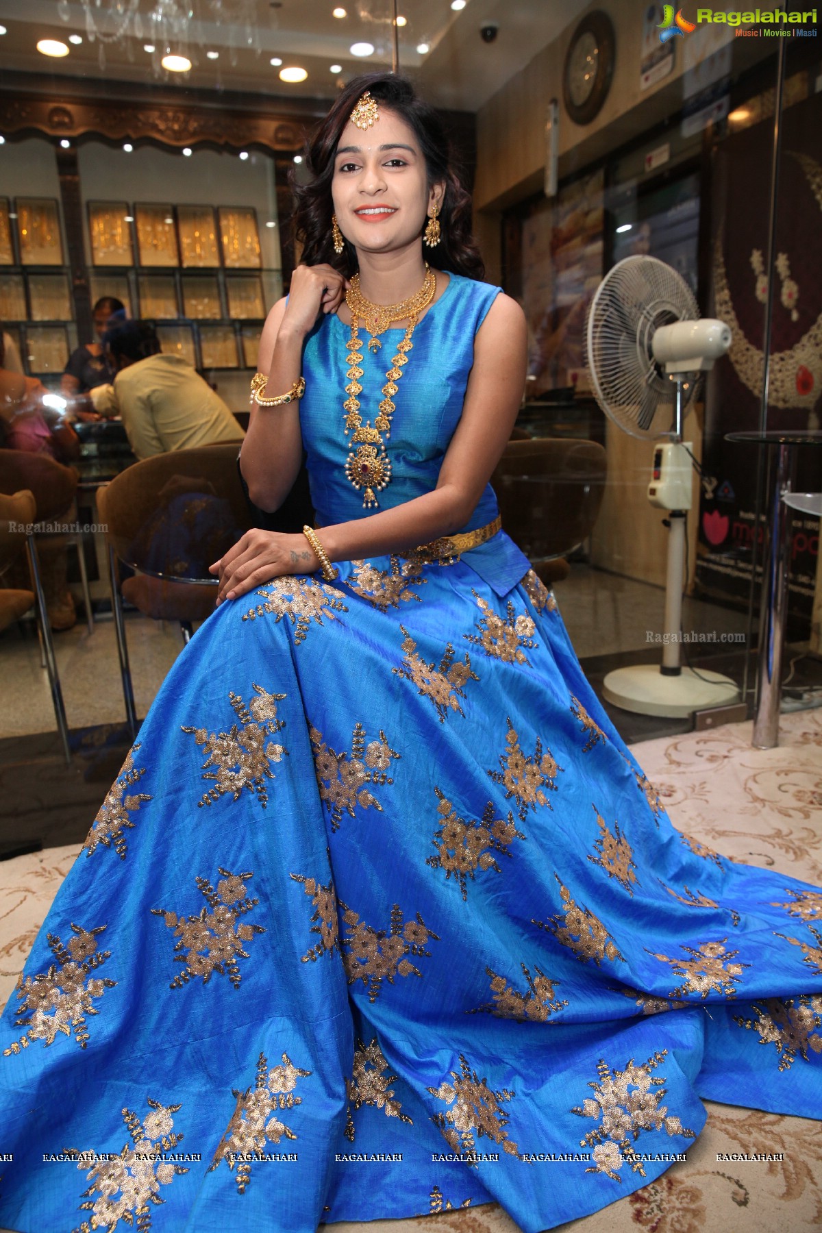 Jenny Honey launches Manepally Jewellers Akshaya Tritiya Collection 2017, Secunderabad