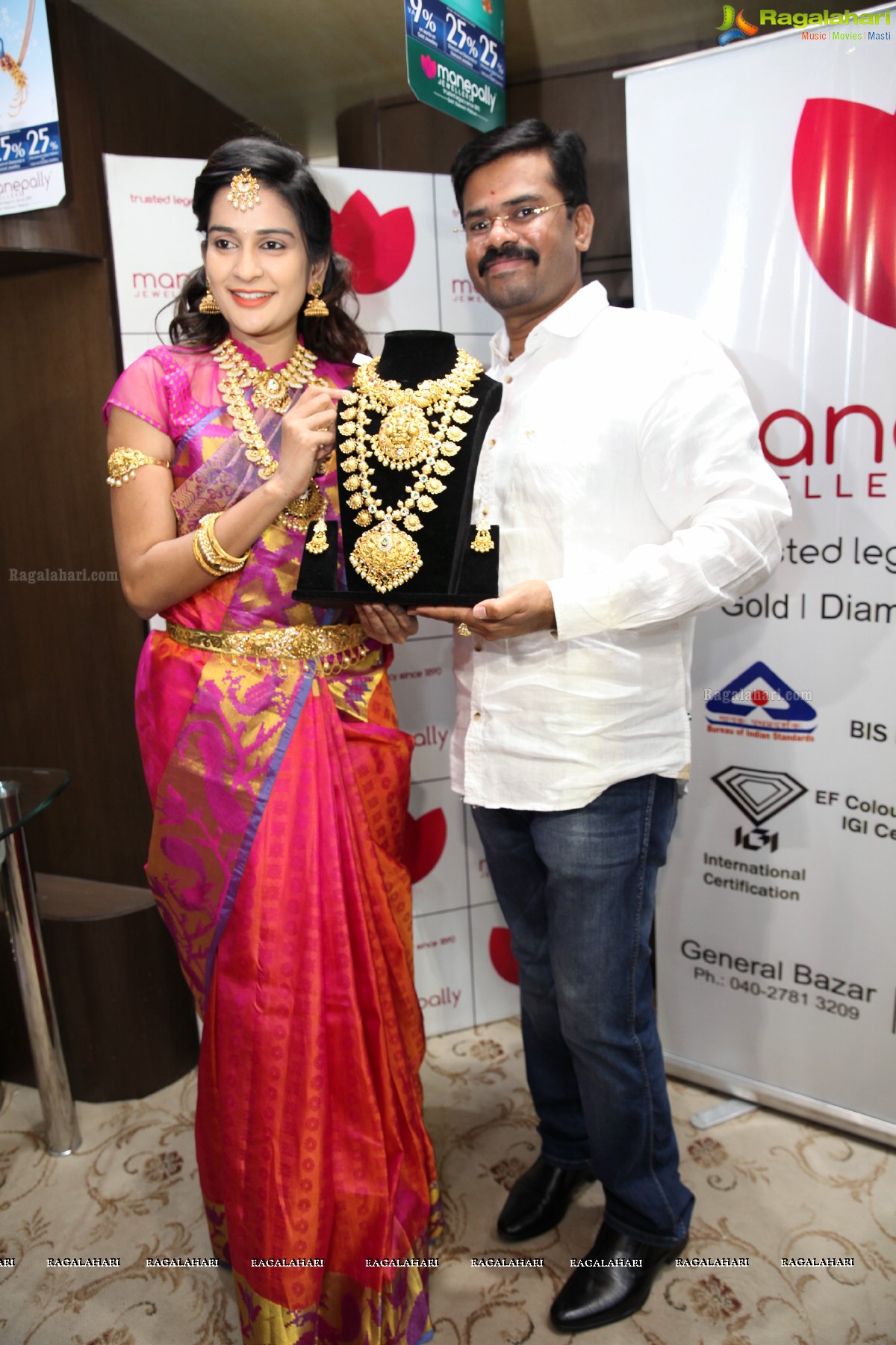 Jenny Honey launches Manepally Jewellers Akshaya Tritiya Collection 2017, Secunderabad