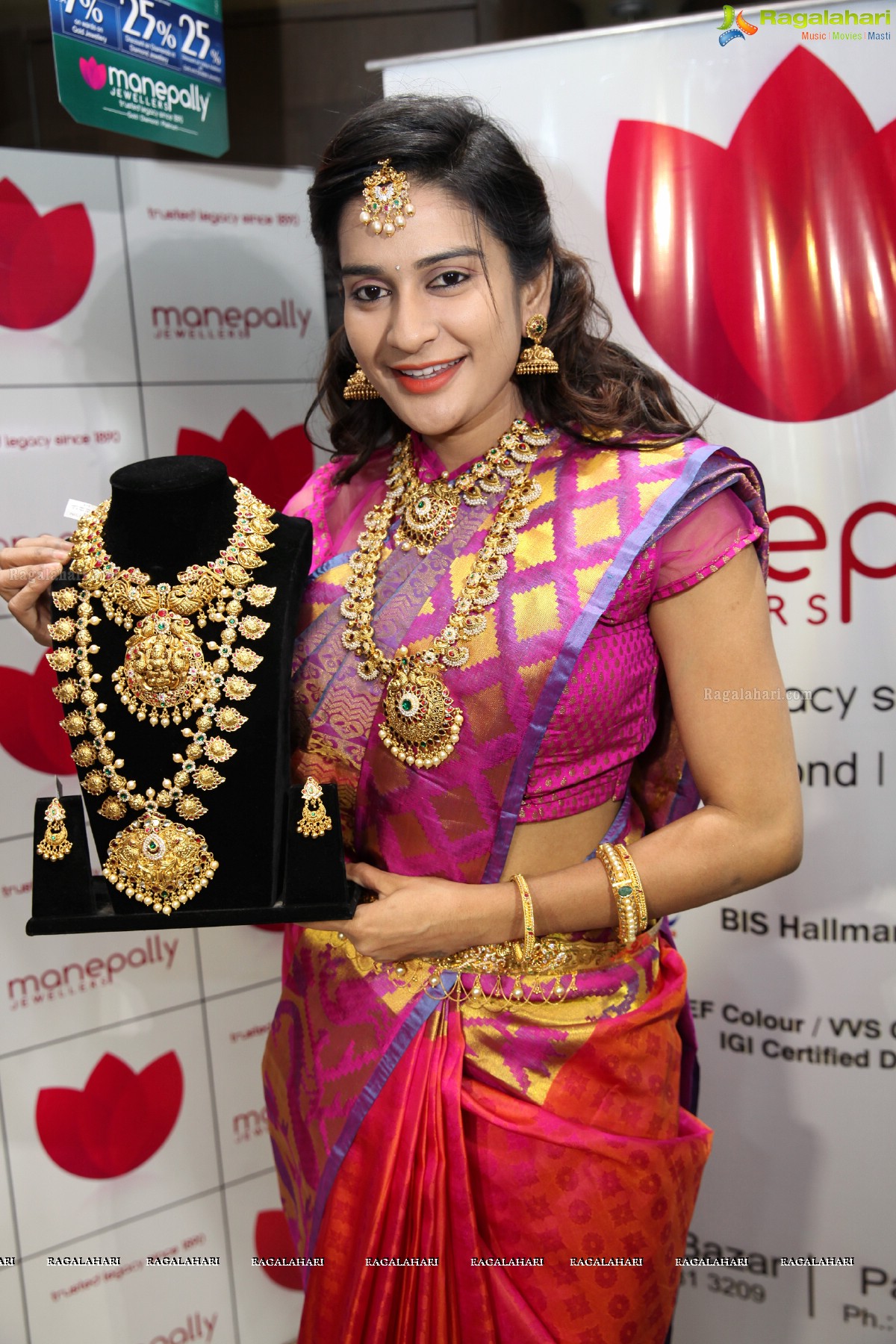 Jenny Honey launches Manepally Jewellers Akshaya Tritiya Collection 2017, Secunderabad