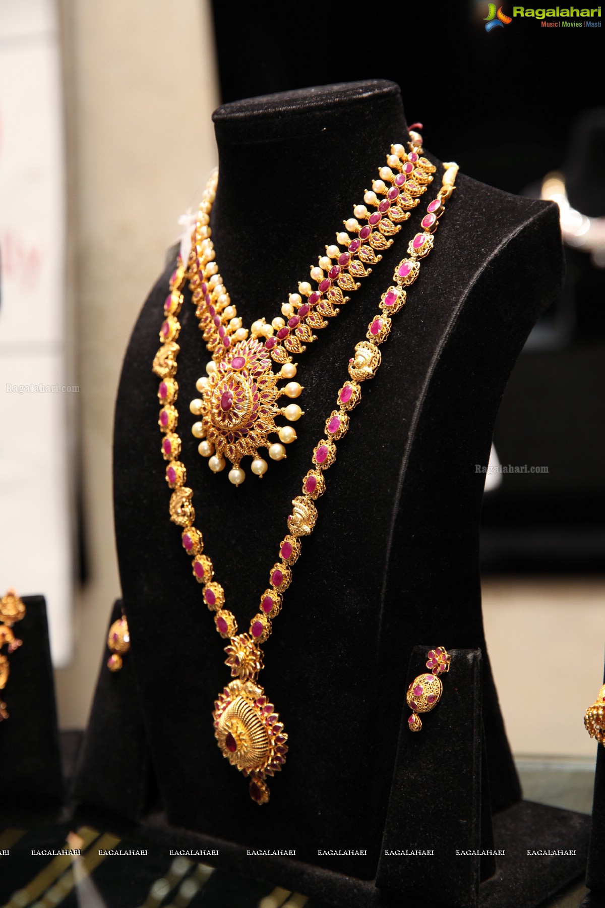 Jenny Honey launches Manepally Jewellers Akshaya Tritiya Collection 2017, Secunderabad