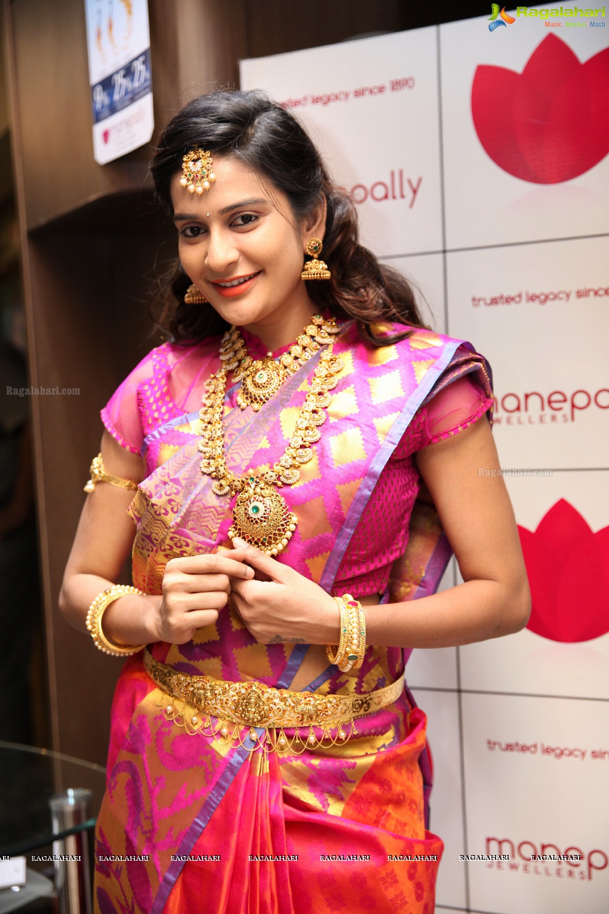 Jenny Honey launches Manepally Jewellers Akshaya Tritiya Collection 2017, Secunderabad