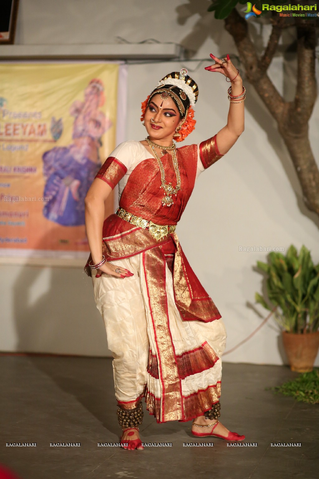 Kuchipudi Dance Performance by Medha and Sharvari at Saptaparni, Banjara Hills, Hyderabad