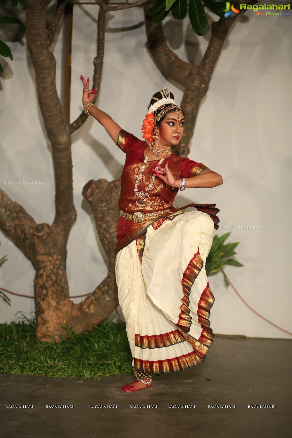 Kuchipudi Dance Performance by Medha and Sharvari at Saptaparni, Banjara Hills, Hyderabad