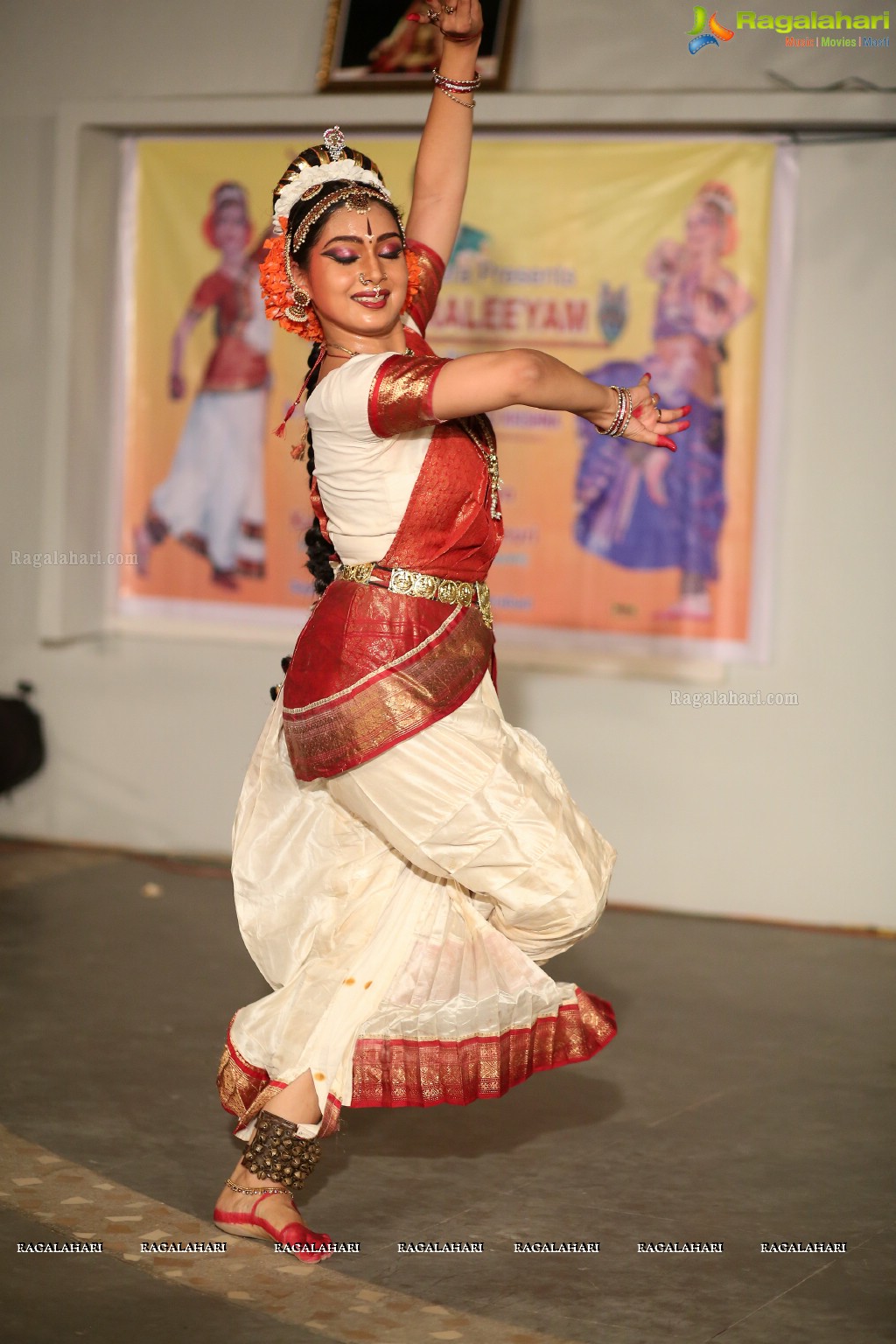 Kuchipudi Dance Performance by Medha and Sharvari at Saptaparni, Banjara Hills, Hyderabad