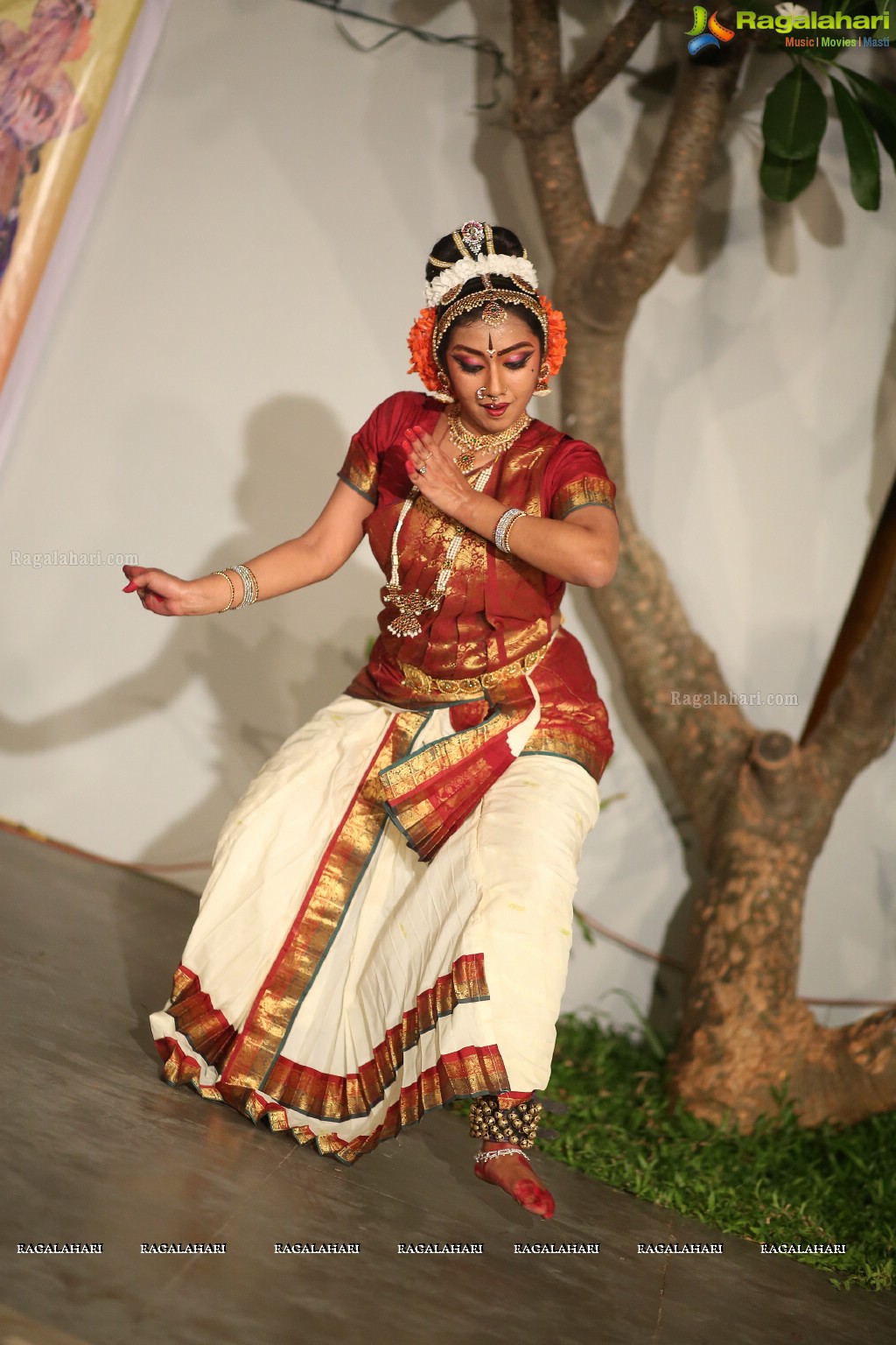 Kuchipudi Dance Performance by Medha and Sharvari at Saptaparni, Banjara Hills, Hyderabad