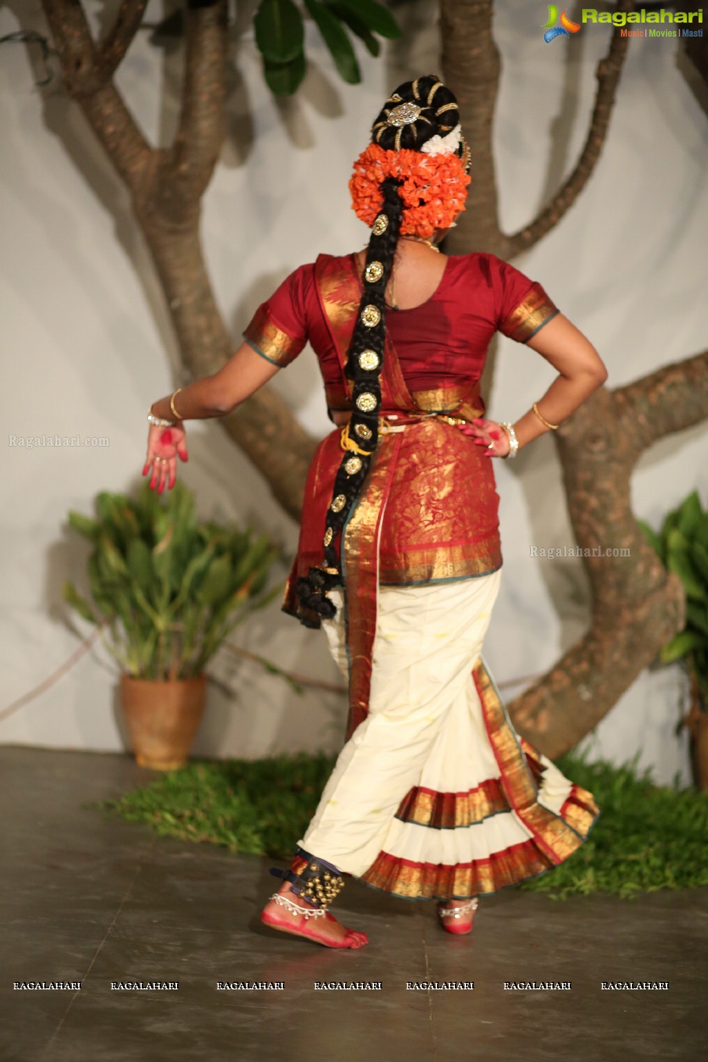 Kuchipudi Dance Performance by Medha and Sharvari at Saptaparni, Banjara Hills, Hyderabad