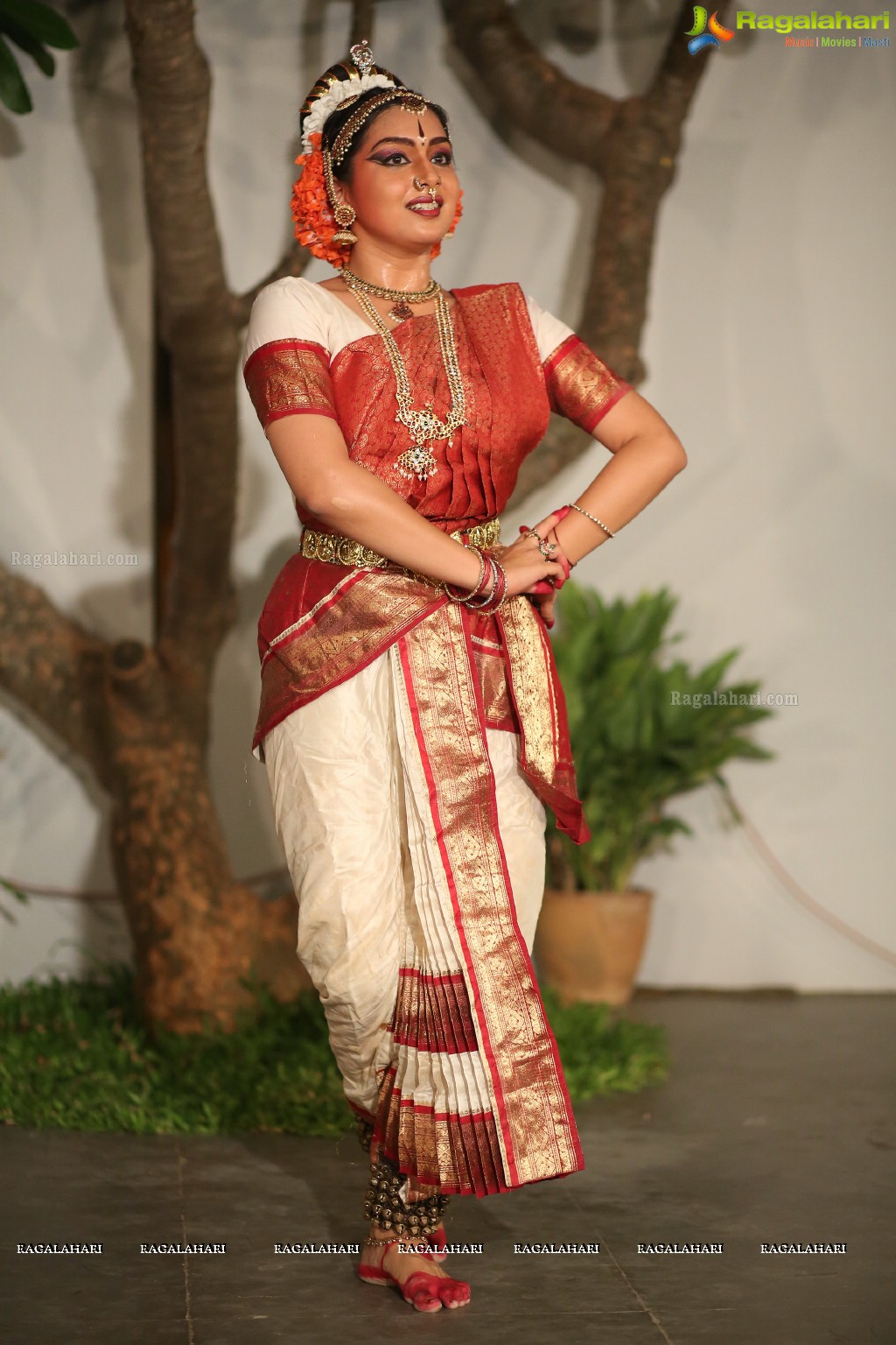 Kuchipudi Dance Performance by Medha and Sharvari at Saptaparni, Banjara Hills, Hyderabad