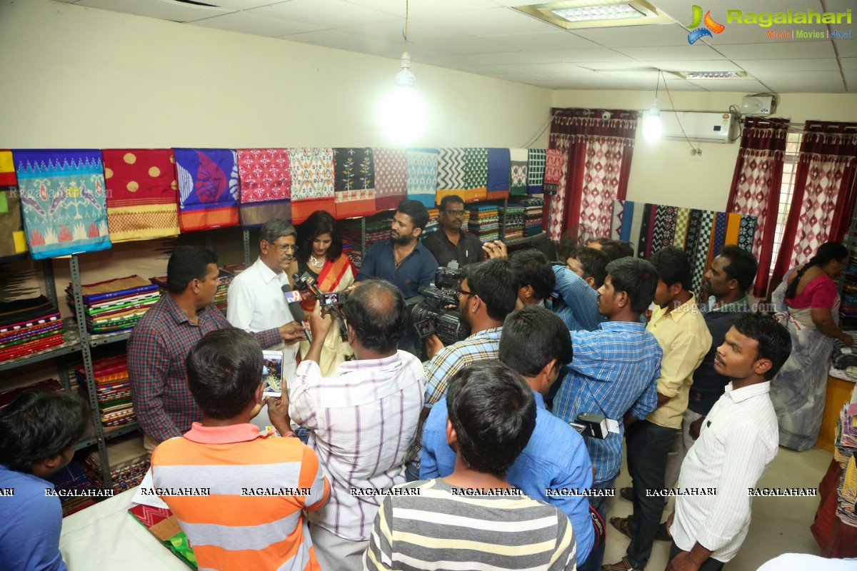 Sravani launches Pochampally IKAT Art Mela-2017 at BHEL Community Center, Ramachandrapuram, Hyderabad