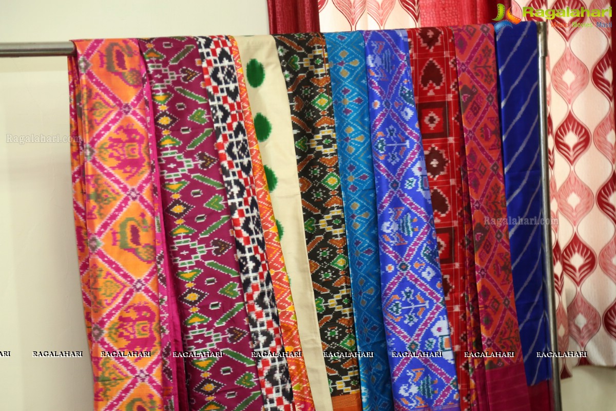 Sravani launches Pochampally IKAT Art Mela-2017 at BHEL Community Center, Ramachandrapuram, Hyderabad