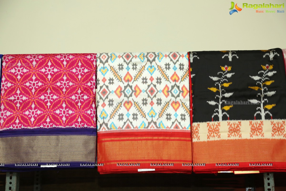 Sravani launches Pochampally IKAT Art Mela-2017 at BHEL Community Center, Ramachandrapuram, Hyderabad