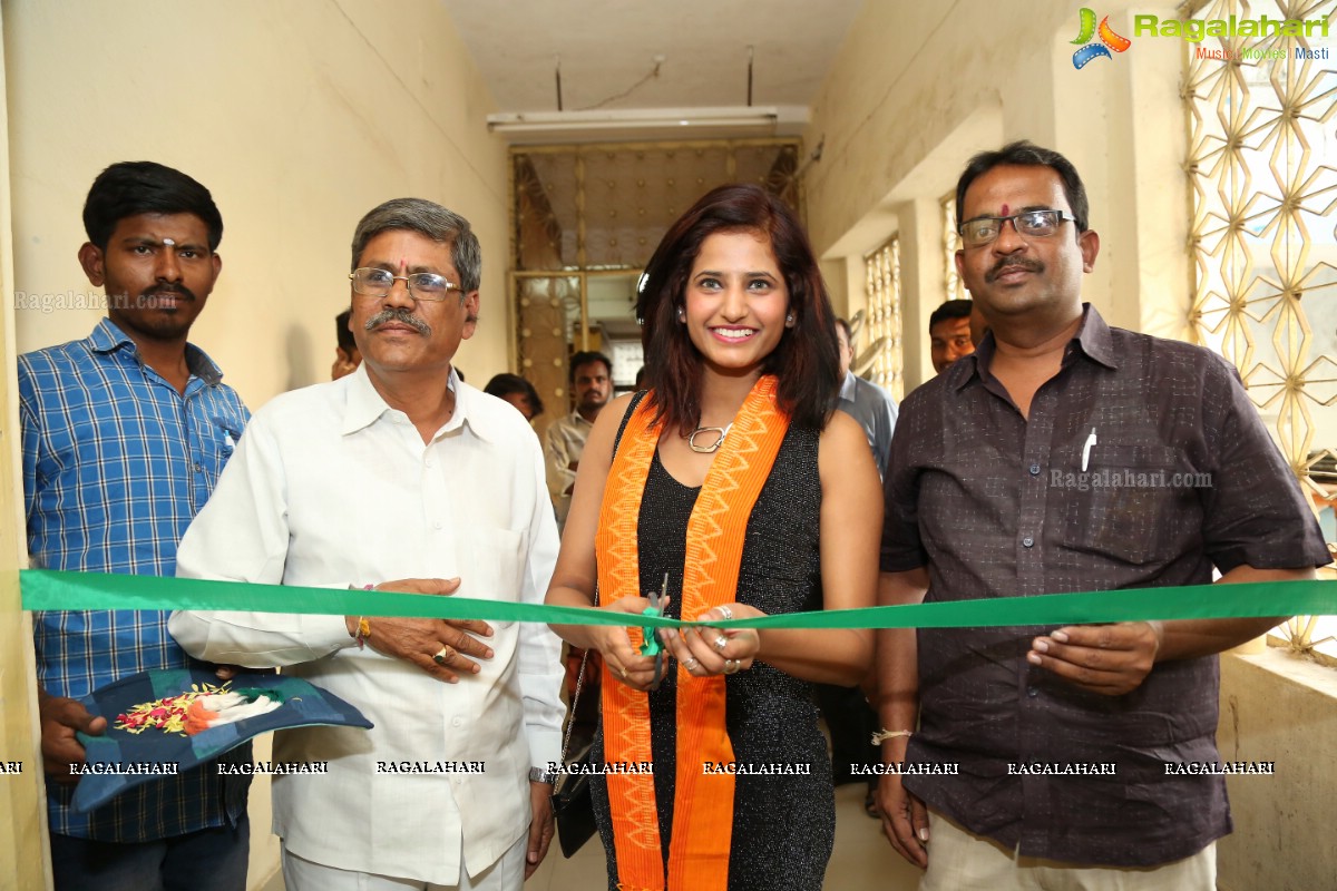 Sravani launches Pochampally IKAT Art Mela-2017 at BHEL Community Center, Ramachandrapuram, Hyderabad