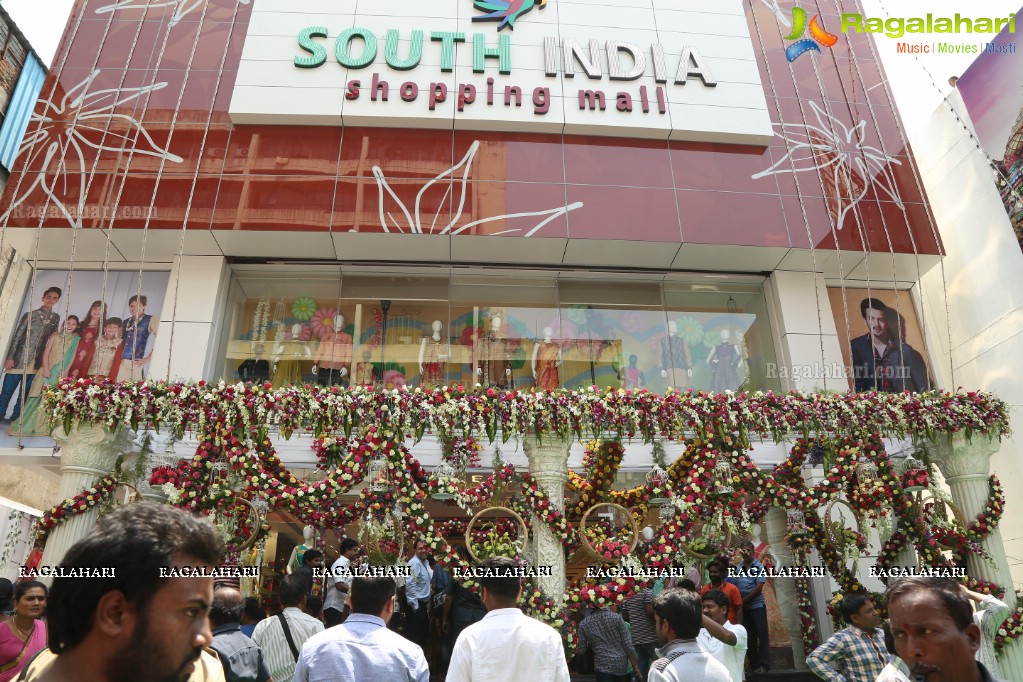 Rakul Preet Singh launches South India Shopping Mall at Parklane, Secunderabad