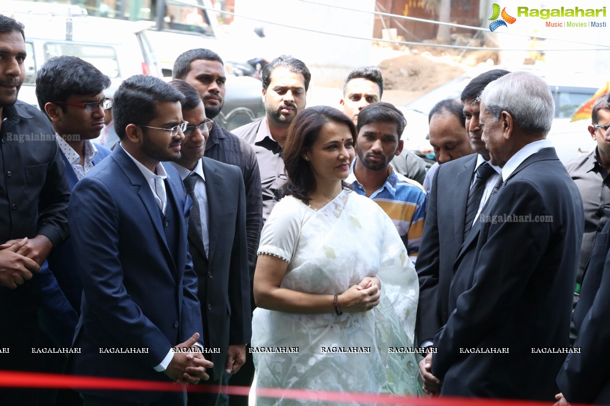 Amala Akkineni launches Sri Shankarlal Jewellers at Road #36, Jubilee Hills, Hyderabad