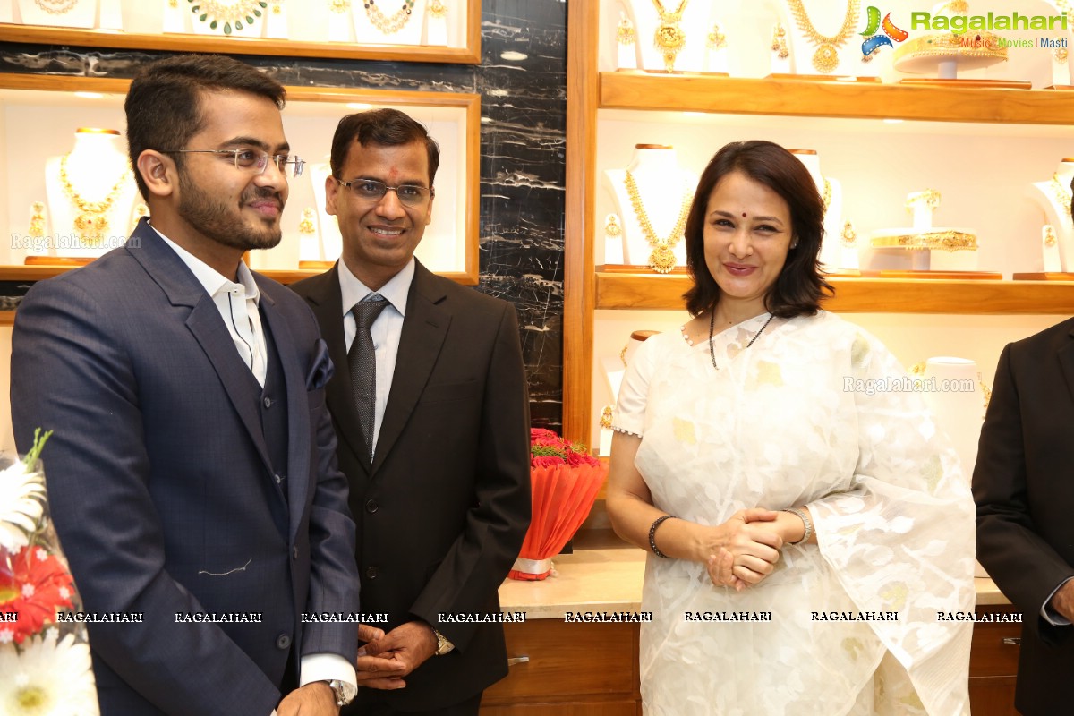 Amala Akkineni launches Sri Shankarlal Jewellers at Road #36, Jubilee Hills, Hyderabad