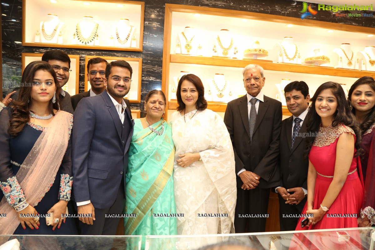 Amala Akkineni launches Sri Shankarlal Jewellers at Road #36, Jubilee Hills, Hyderabad