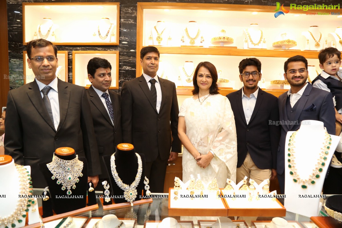 Amala Akkineni launches Sri Shankarlal Jewellers at Road #36, Jubilee Hills, Hyderabad