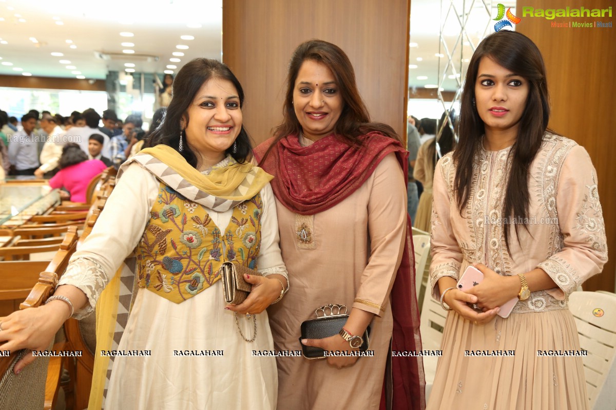 Amala Akkineni launches Sri Shankarlal Jewellers at Road #36, Jubilee Hills, Hyderabad