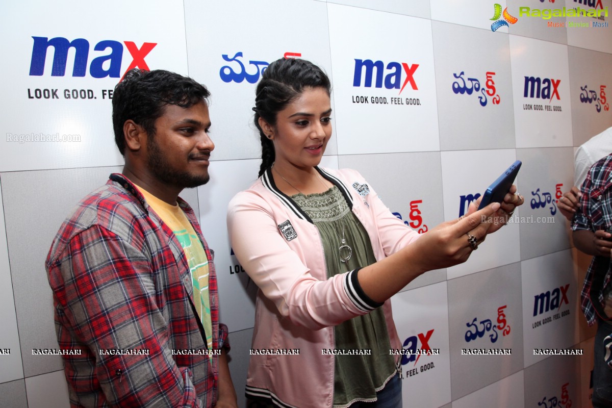 Meet and Greet Session with Sree Mukhi at Max Store, Banjara Hills, Hyderabad