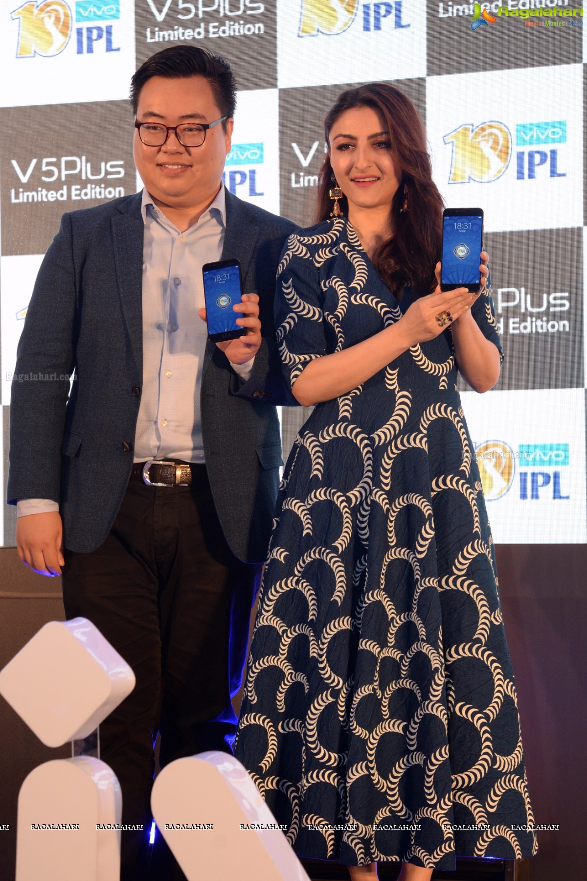 Soha Ali Khan launches Vivo V5 Plus Mobile at Hotel Sheraton