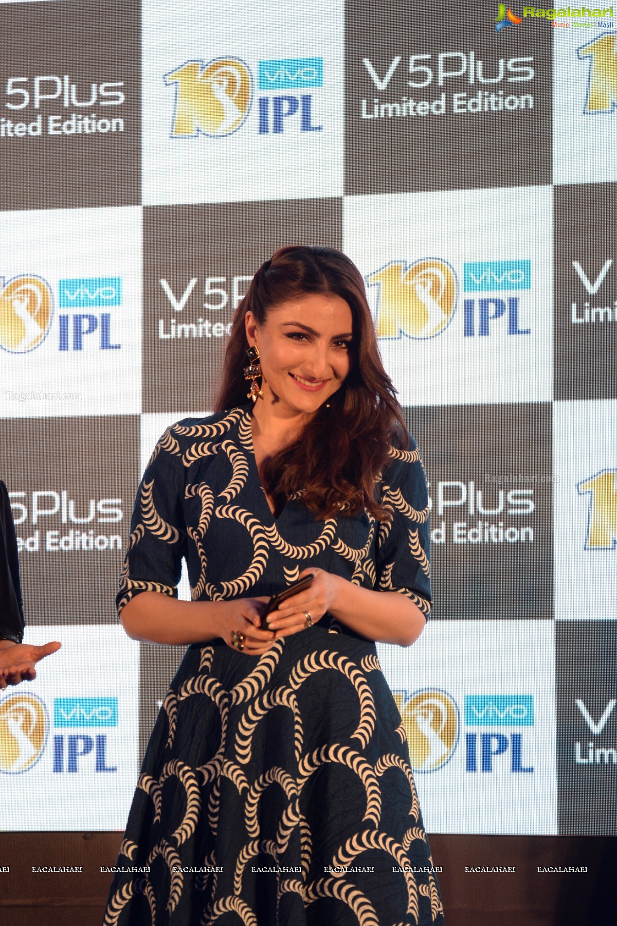 Soha Ali Khan launches Vivo V5 Plus Mobile at Hotel Sheraton