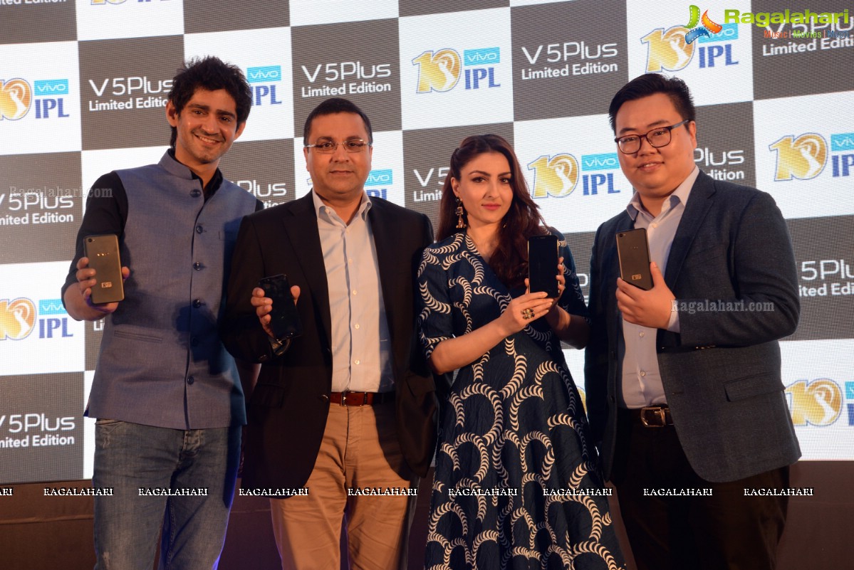 Soha Ali Khan launches Vivo V5 Plus Mobile at Hotel Sheraton